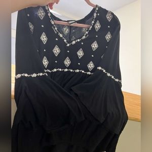 Torrid bell sleeve blouse 🖤